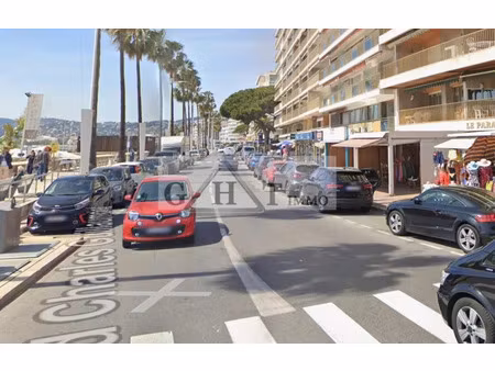 location commerce 49 m² à antibes (06160)