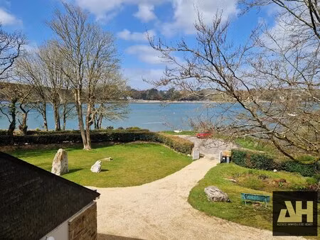 exceptionnel - à 5 minutes de brest - superbe propriété de 300 m2 face à la mer - joli par