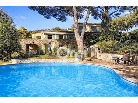 villa cavalaire 267 m² piscine terrain dépendances dans la nature proche mer et plage