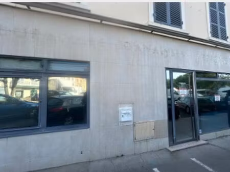 location local commercial 68m² st genis laval 69230