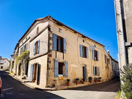 vente maison 8 pièces 168 m² à salles-lavalette (16190)  149 999 €