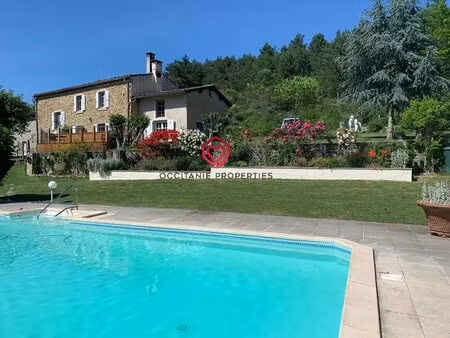 ferme rénovée avec piscine  dépendances et 42 ha