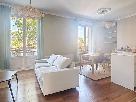 appartement t2 meublé / traversant / climatisation / balcon