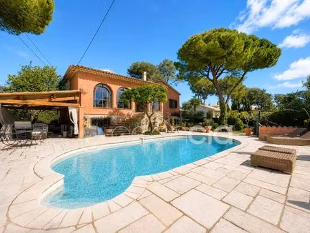 superbe maison de 370 m² avec piscine à mougins