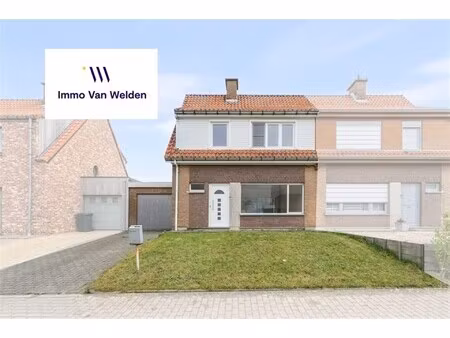 te renoveren halfopen woning met garage en tuin in landelijke omgeving te wortegem-petegem