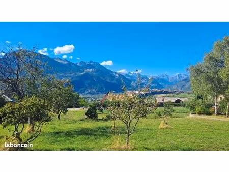 terrain 744 m² risoul