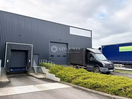 location entrepôt 1 499 m²