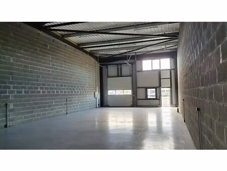 location local d'activités 182 m²