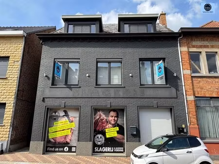 handelshuis en appartement met 4 slaapkamers