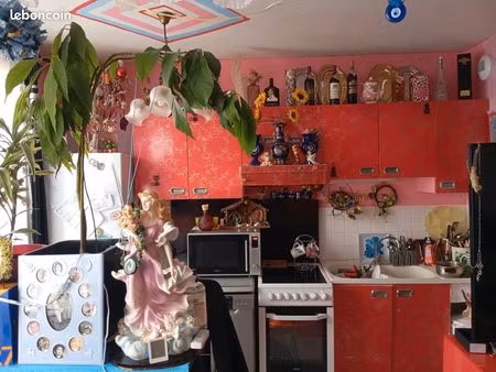 studio 36 m² + cave + place de parking