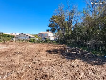 terrain 260 m² la crau