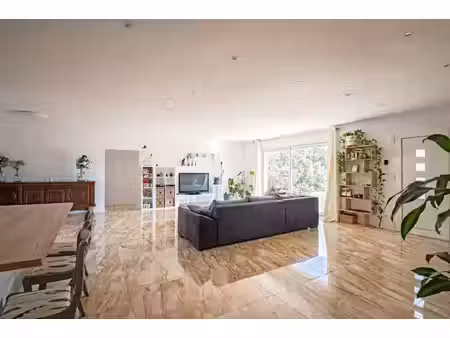 34270 claret 40min montpellier centre- maison de plain pied de 200 m2 au calme sur terrain
