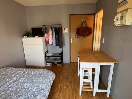 studio meublé 17 m² – centre-ville du neubourg – parking privé