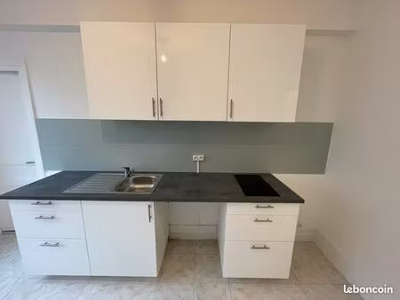 studio rénové à louer