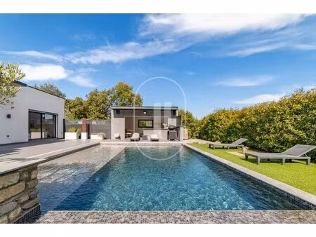 villa de luxe à vendre à vézénobres : 775 000 € | 211m²