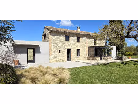 maison contemporaine de caractère  dans environnement calme et verdoyant... proche st céci