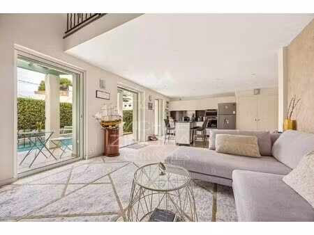 villa de luxe avec vue sur mer à vendre à antibes : 2 670 000 € | 120m²