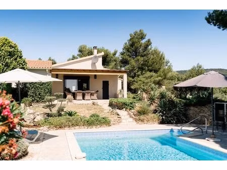 villa avec piscine chauffée dans un cadre calme et naturel