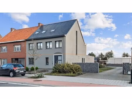 duplex met 2 slaapkamers.