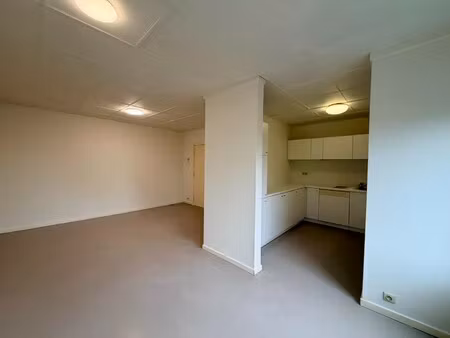 recent opgefrist appartement met 2 slaapkamers te gits!
