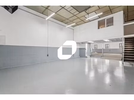 vente local d'activités 168 m²