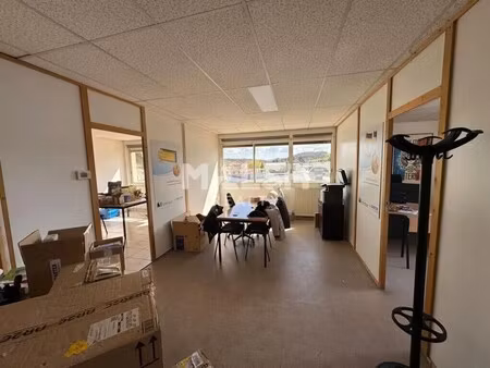 location bureaux 67 m²