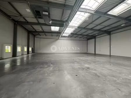 location local d'activités 760 m² à 1 673 m²