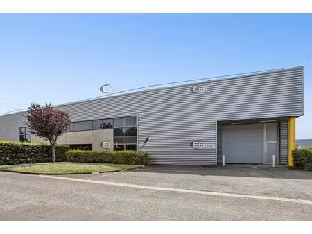 location entrepôt 760 m² à 1 673 m²