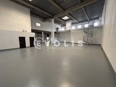 location local d'activités 700 m²