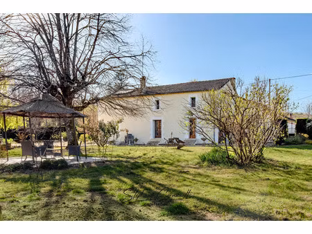 maison de 186m² avec spa et étang
