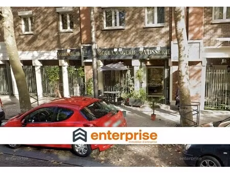 location commerce 100 m²