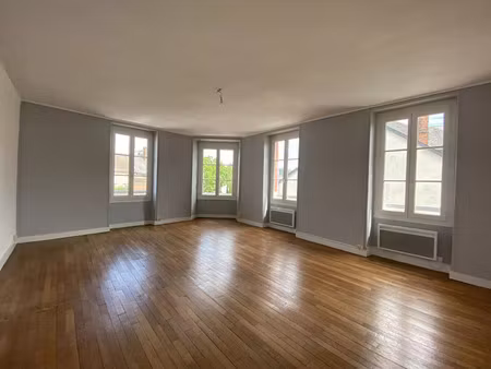 location appartement 4 pièces 109 m² à aubigny-sur-nère (18700)
