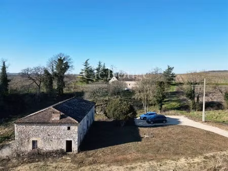 proche de gensac - maison en pierre à rénover
