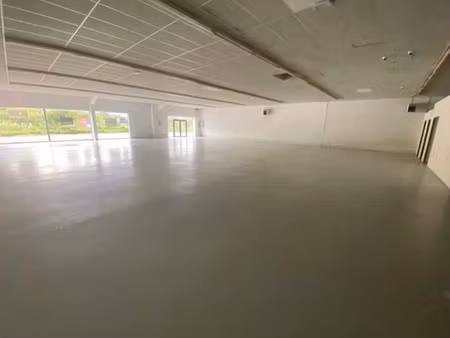 vente commerce 868 m² quimper (29000)