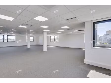 location local professionnel 354m²