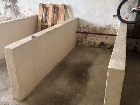 location emplacement pour moto dans garage commun fermé à