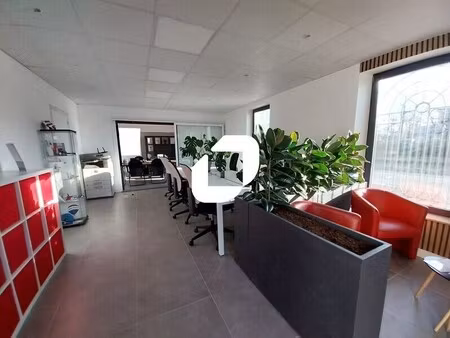 location commerce coignieres 78310 107m²