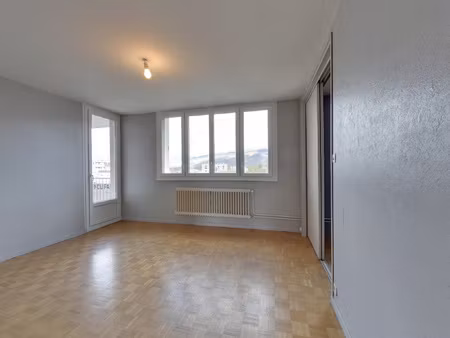 appartement 4 pieces + cuisine en étage élevé avec ascenseur