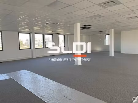 location bureaux 880 m²