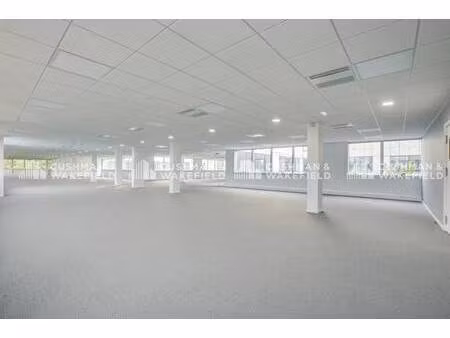 location bureaux 17 m² à 3 343 m²