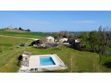 propriété de caractère avec deux habitations sur 4 hectares