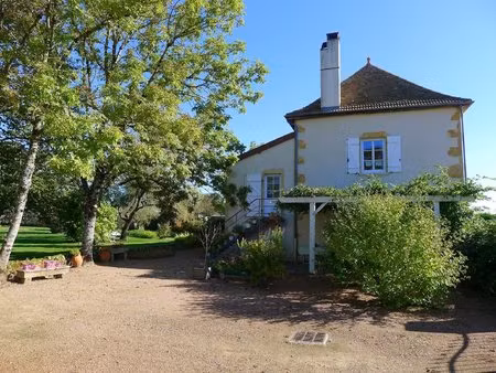 belle maison de famille sur parc arboré