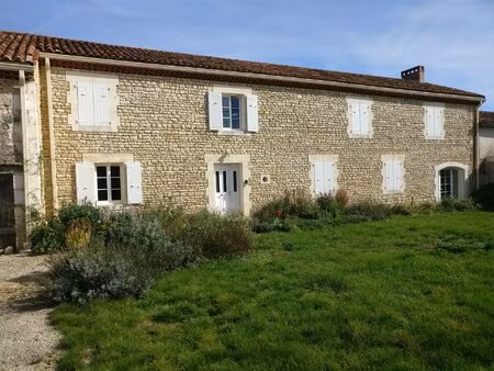 maison entièrement reconstruite avec piscine