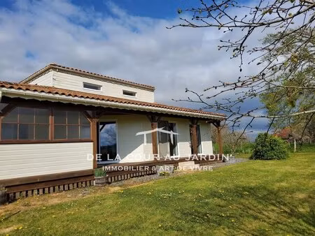 la maison-voyage : un belvédère entre bois et lumière.