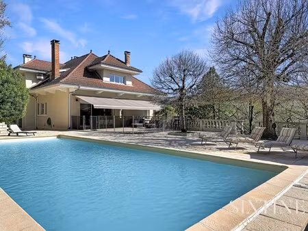 maison de luxe à vendre à vernioz