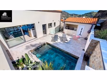 villa de luxe à vendre dans le quartier centre ville port