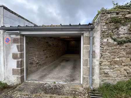location garage box et parking à tréboul (29100) : à louer / 26m² tréboul