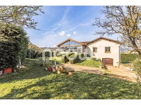 maison avec vue et beau potentiel sur 2047 m² de terrain clos