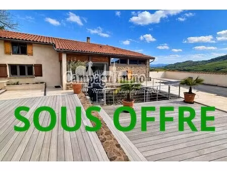 corps de ferme de caractère  entièrement rénové – terrain 3000 m²  vue dégagée et piscine