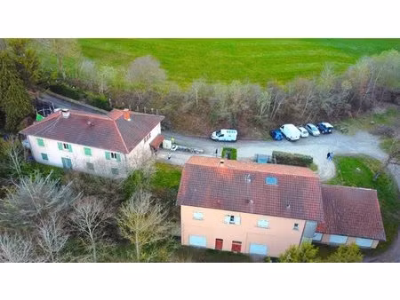 ensemble immobilier + hangars sur terrain de 1 hectare